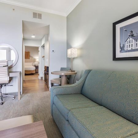Cherry Tree Inn & Suites مدينة ترافيرز المظهر الخارجي الصورة