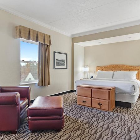 Cherry Tree Inn & Suites مدينة ترافيرز المظهر الخارجي الصورة