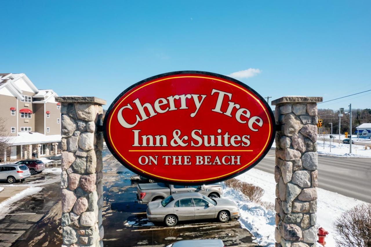 Cherry Tree Inn & Suites مدينة ترافيرز المظهر الخارجي الصورة