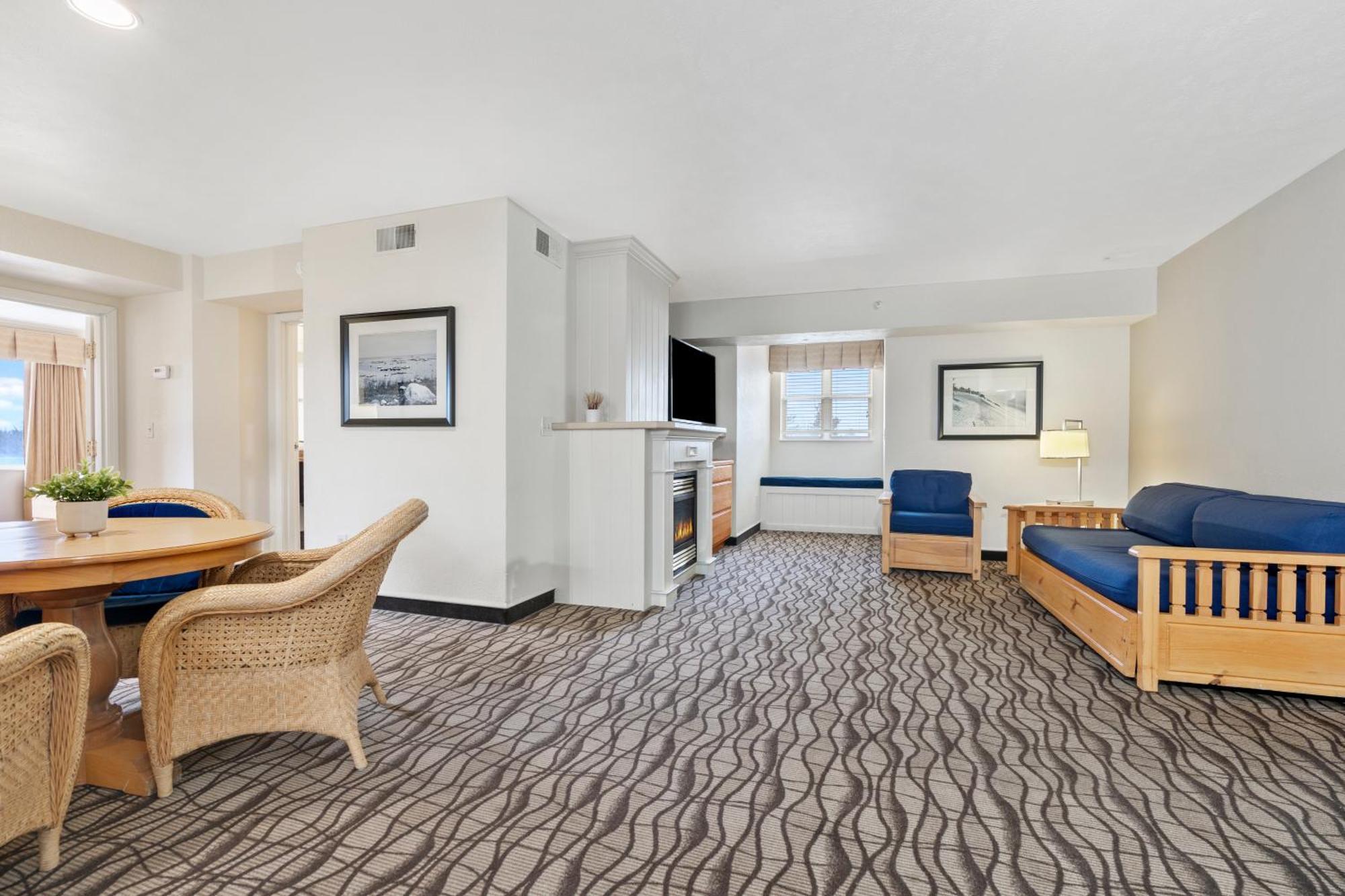 Cherry Tree Inn & Suites مدينة ترافيرز المظهر الخارجي الصورة