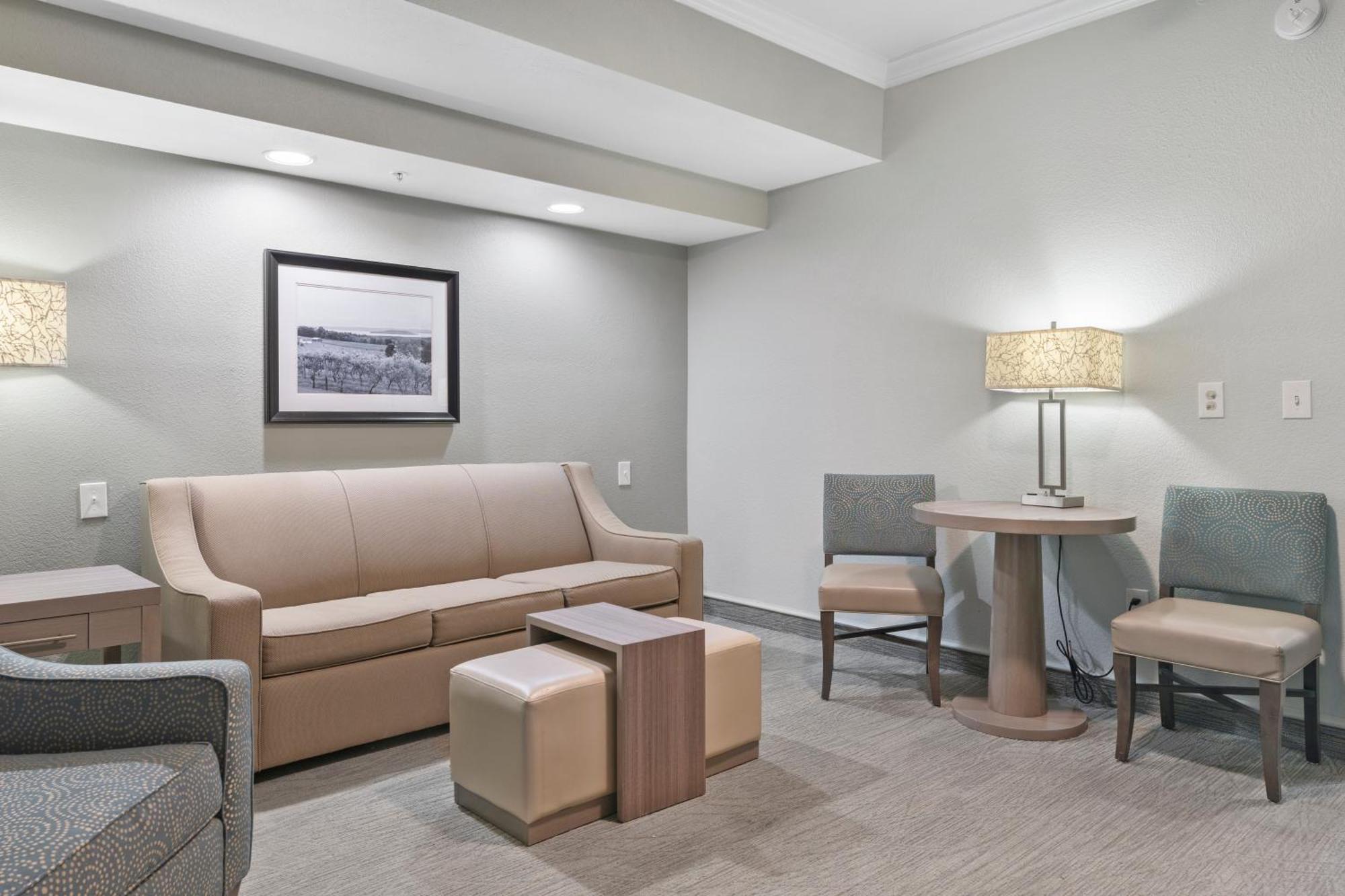 Cherry Tree Inn & Suites مدينة ترافيرز المظهر الخارجي الصورة