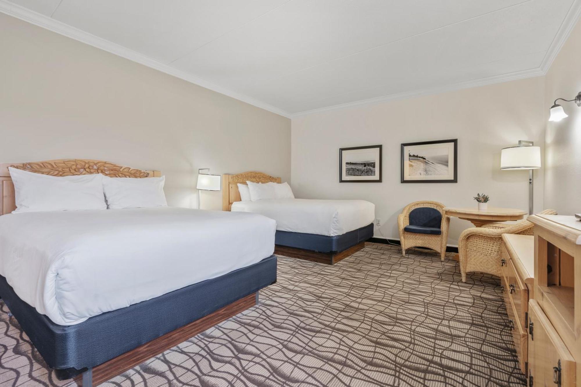 Cherry Tree Inn & Suites مدينة ترافيرز المظهر الخارجي الصورة