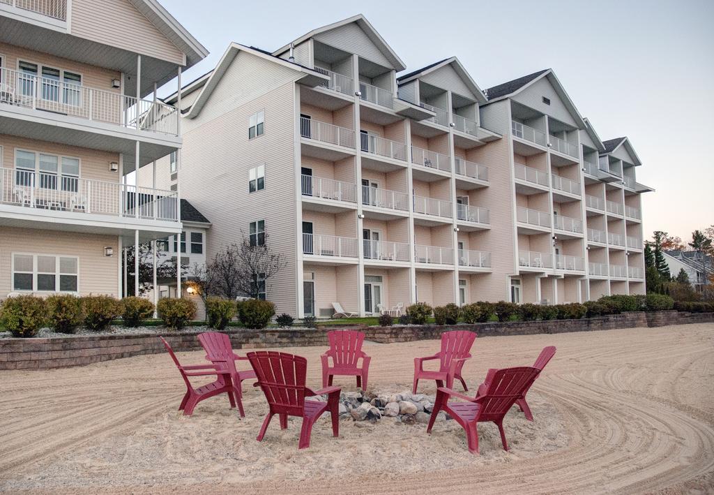 Cherry Tree Inn & Suites مدينة ترافيرز المظهر الخارجي الصورة