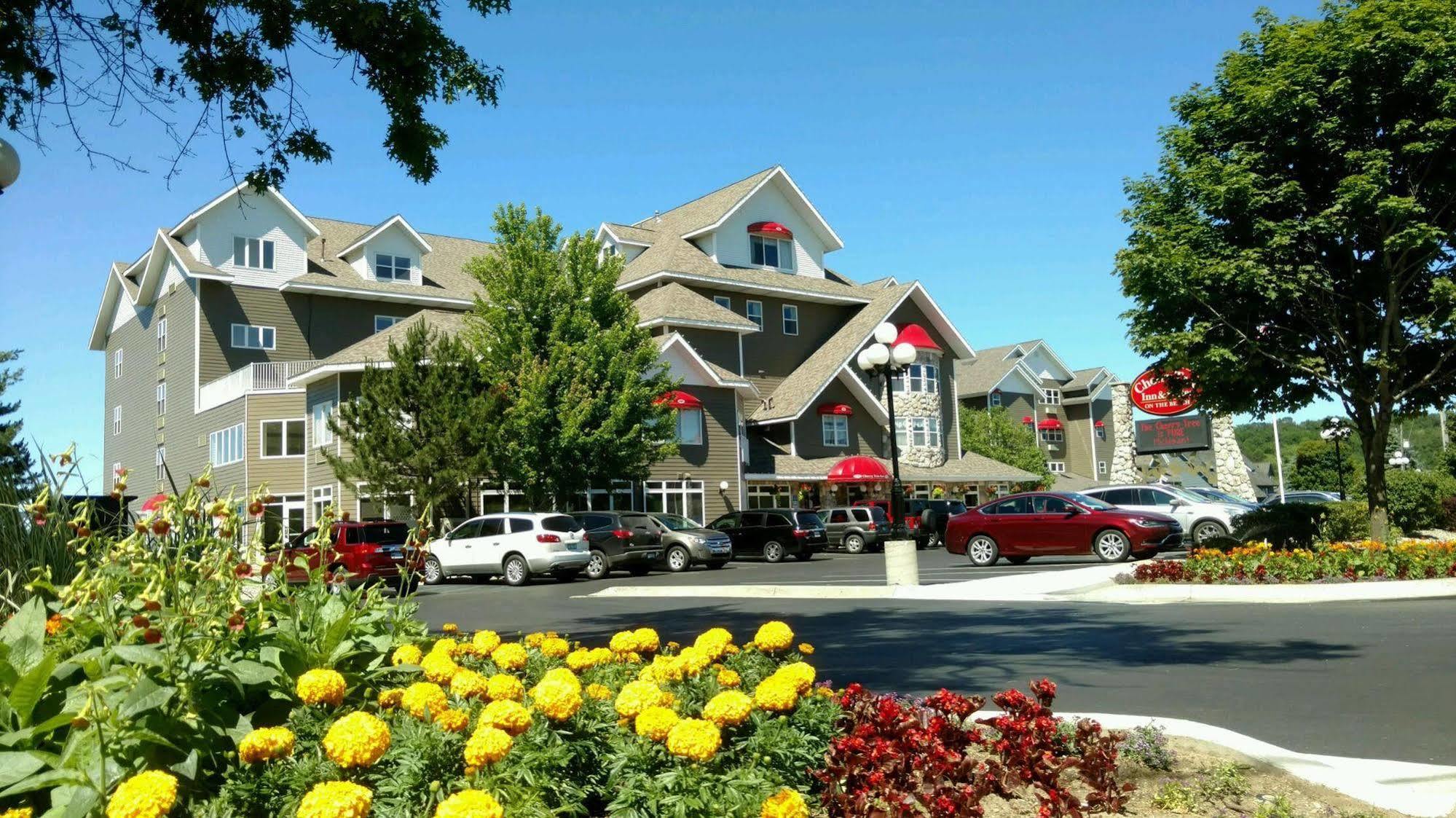 Cherry Tree Inn & Suites مدينة ترافيرز المظهر الخارجي الصورة